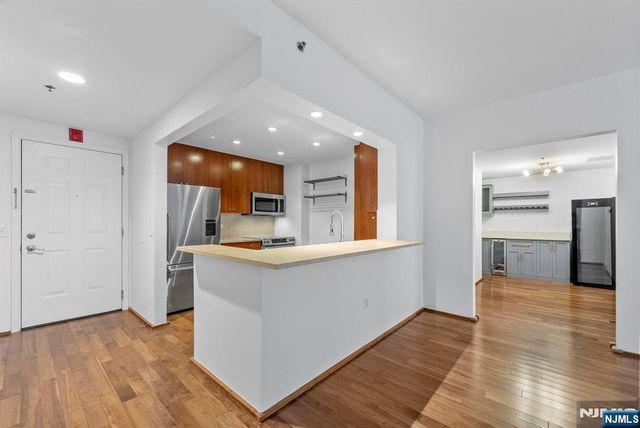 3103 City Place, Edgewater, NJ 07020