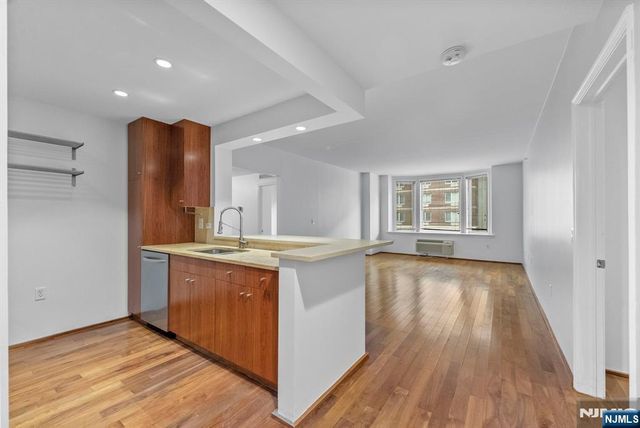 3103 City Place, Edgewater, NJ 07020