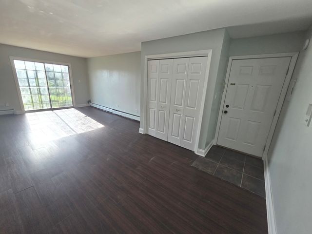 151 Elk Trail 348, Carol Stream, IL 60188
