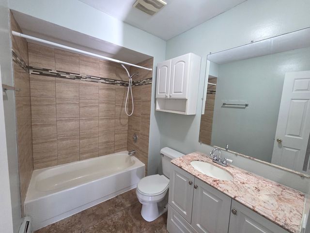 151 Elk Trail 348, Carol Stream, IL 60188