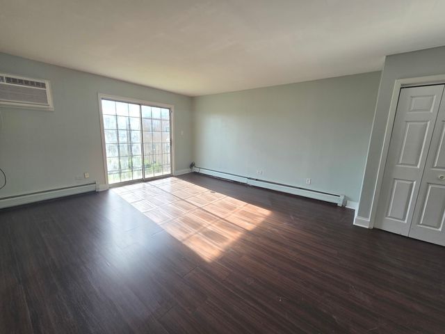 151 Elk Trail 348, Carol Stream, IL 60188