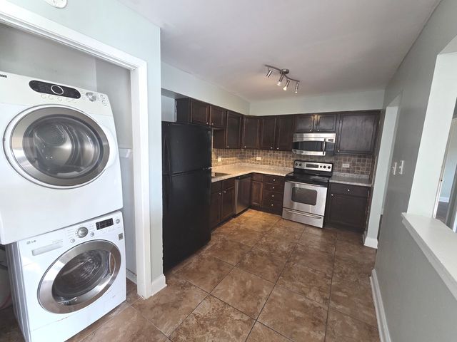 151 Elk Trail 348, Carol Stream, IL 60188