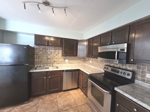 151 Elk Trail 348, Carol Stream, IL 60188