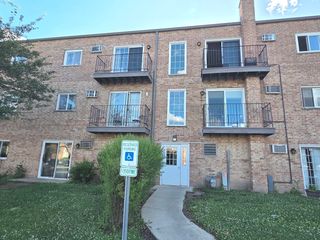 151 Elk Trail 348, Carol Stream, IL 60188