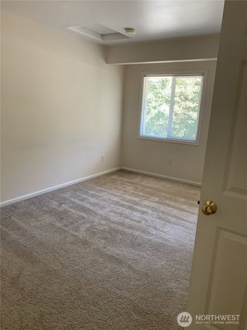 13820 SE Newport Way, Bellevue, WA 98006