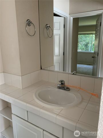 13820 SE Newport Way, Bellevue, WA 98006