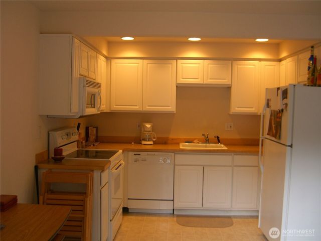 13820 SE Newport Way, Bellevue, WA 98006