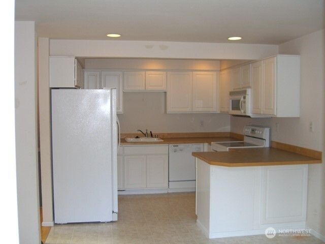 13820 SE Newport Way, Bellevue, WA 98006