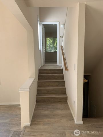 13820 SE Newport Way, Bellevue, WA 98006