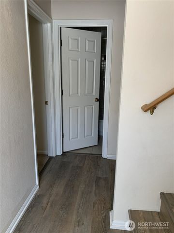 13820 SE Newport Way, Bellevue, WA 98006