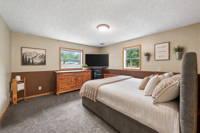 8045 59th Street N, Lake Elmo, MN 55042