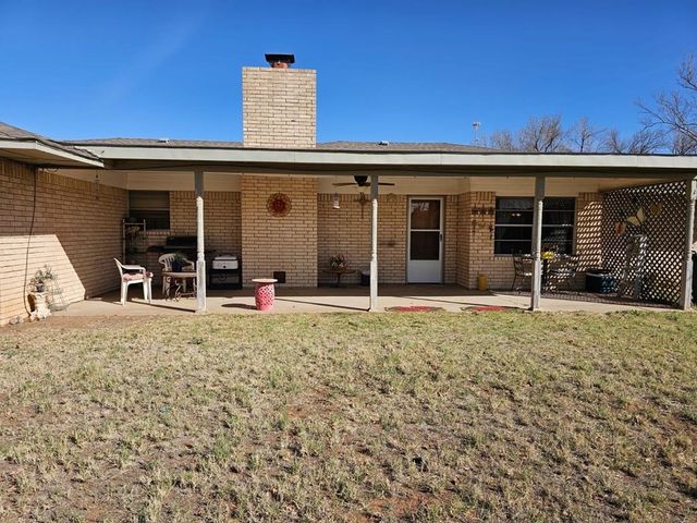 805 NW Ave M Place, Andrews, TX 79714