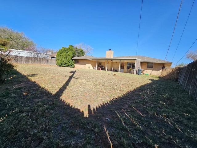 805 NW Ave M Place, Andrews, TX 79714