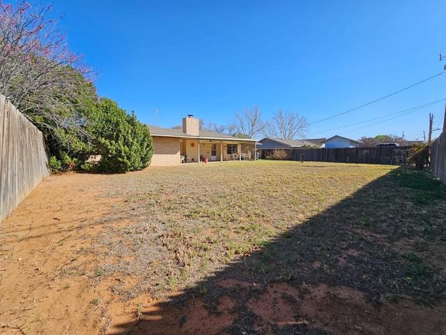 805 NW Ave M Place, Andrews, TX 79714