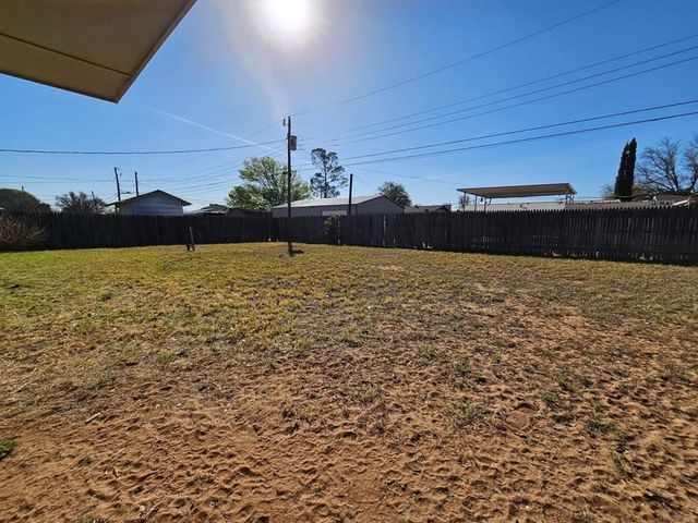 805 NW Ave M Place, Andrews, TX 79714