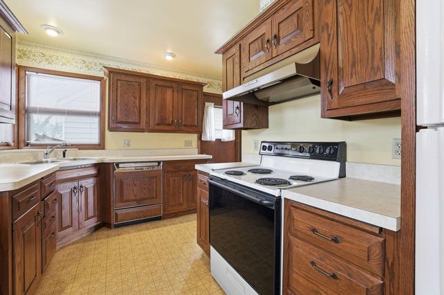 1610 Fremont Avenue, Saint Paul, MN 55106