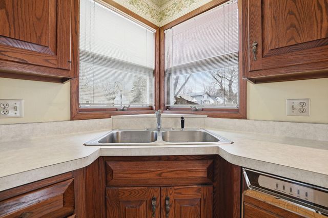 1610 Fremont Avenue, Saint Paul, MN 55106