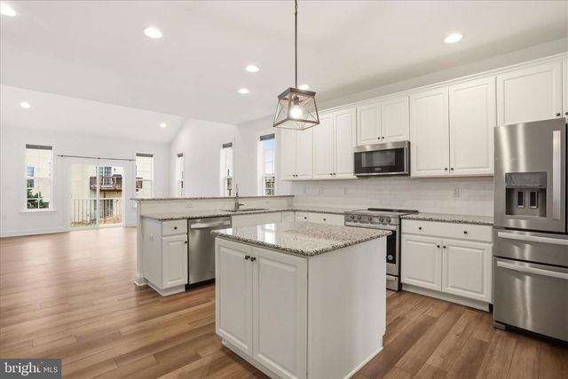 208 DARDEN CT W, Martinsburg, WV 25403