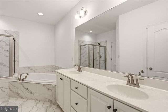 208 DARDEN CT W, Martinsburg, WV 25403