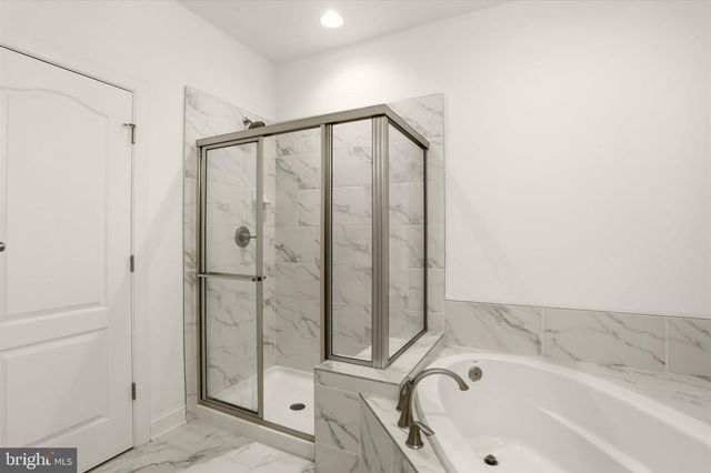 208 DARDEN CT W, Martinsburg, WV 25403