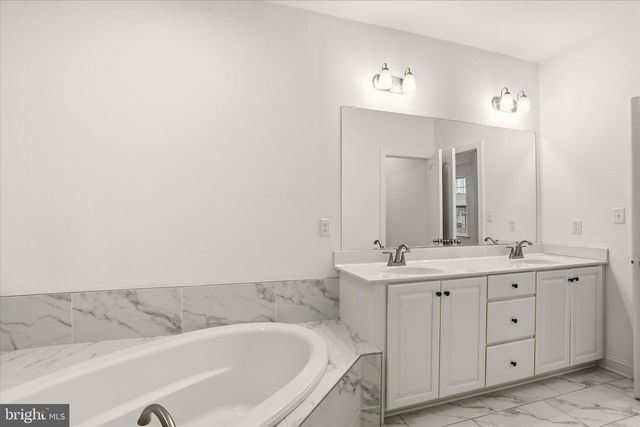 208 DARDEN CT W, Martinsburg, WV 25403