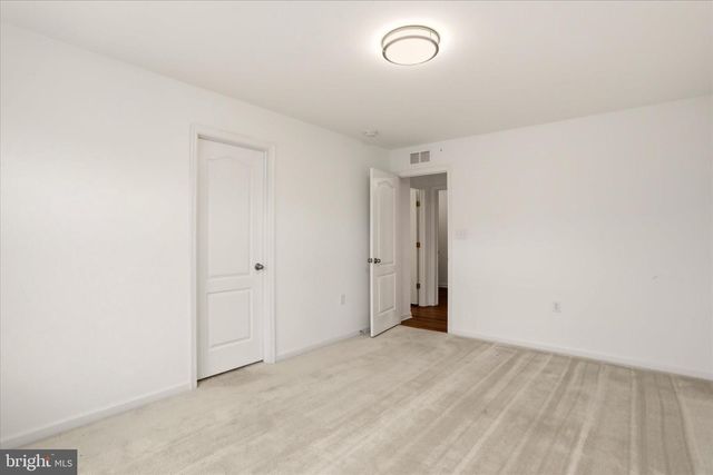 208 DARDEN CT W, Martinsburg, WV 25403