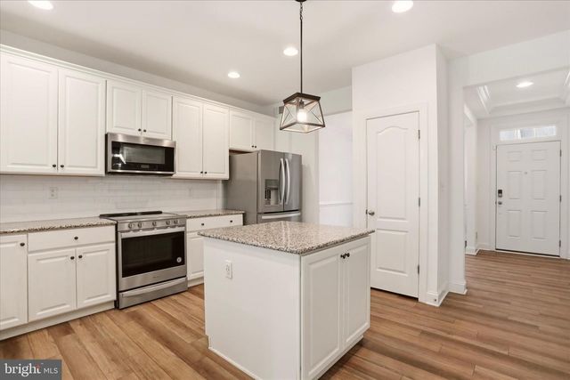 208 DARDEN CT W, Martinsburg, WV 25403