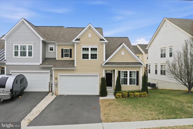 208 DARDEN CT W, Martinsburg, WV 25403