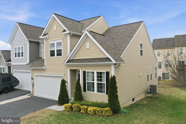 208 DARDEN CT W, Martinsburg, WV 25403