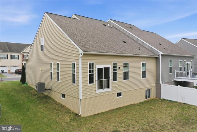 208 DARDEN CT W, Martinsburg, WV 25403