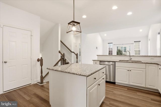 208 DARDEN CT W, Martinsburg, WV 25403