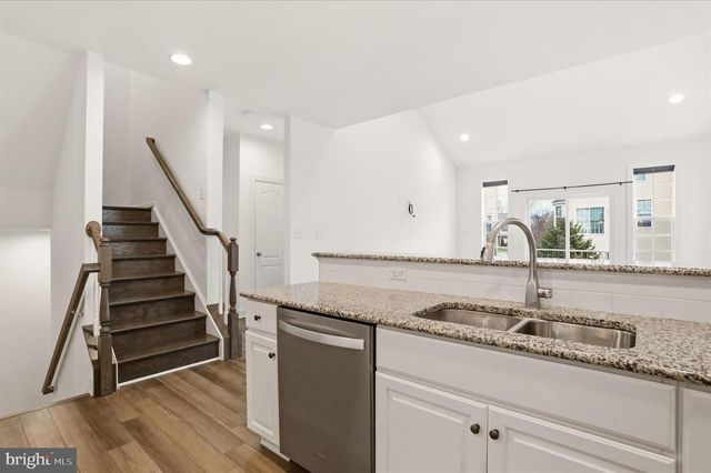 208 DARDEN CT W, Martinsburg, WV 25403