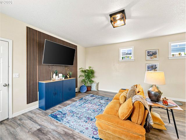 1473 Se YULAN Way, Hillsboro, OR 97123