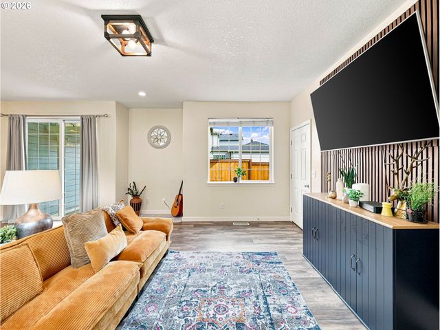1473 Se YULAN Way, Hillsboro, OR 97123