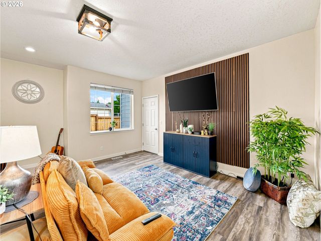 1473 Se YULAN Way, Hillsboro, OR 97123