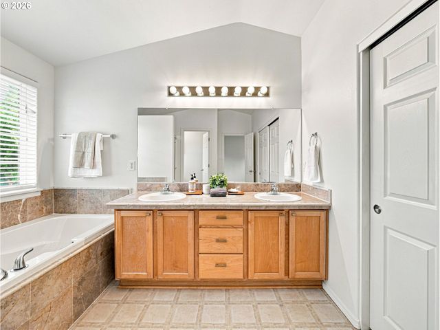 1473 Se YULAN Way, Hillsboro, OR 97123