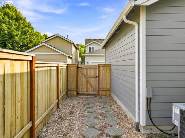 1473 Se YULAN Way, Hillsboro, OR 97123