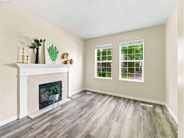 1473 Se YULAN Way, Hillsboro, OR 97123