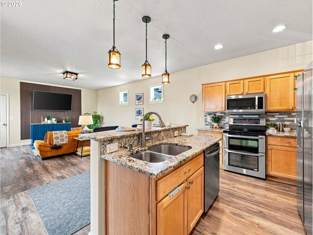 1473 Se YULAN Way, Hillsboro, OR 97123