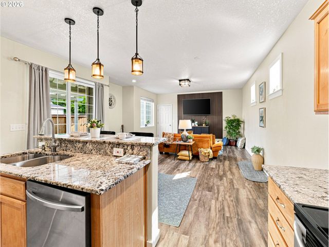 1473 Se YULAN Way, Hillsboro, OR 97123