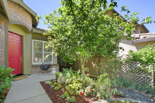 1988 Larkhall Cir, Folsom, CA 95630