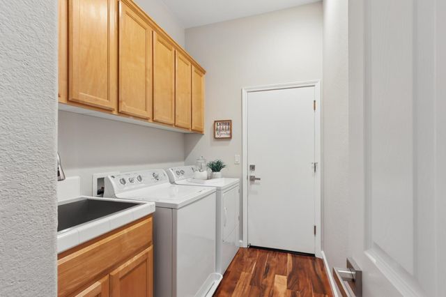 1988 Larkhall Cir, Folsom, CA 95630