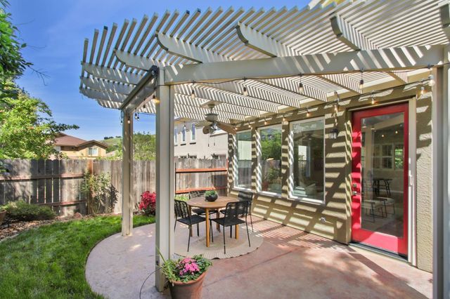 1988 Larkhall Cir, Folsom, CA 95630