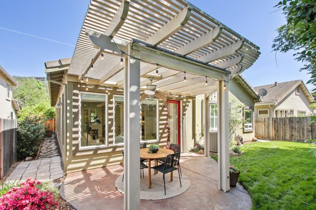 1988 Larkhall Cir, Folsom, CA 95630