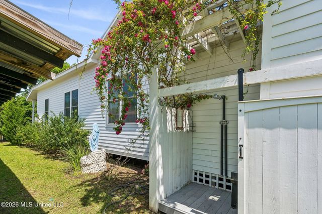 328 Easterbrook Street, Bay Saint Louis, MS 39520