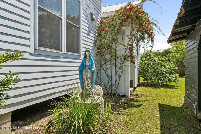 328 Easterbrook Street, Bay Saint Louis, MS 39520