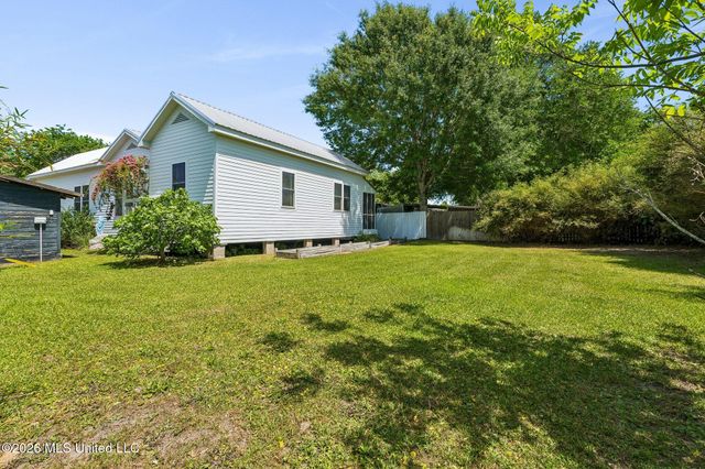 328 Easterbrook Street, Bay Saint Louis, MS 39520