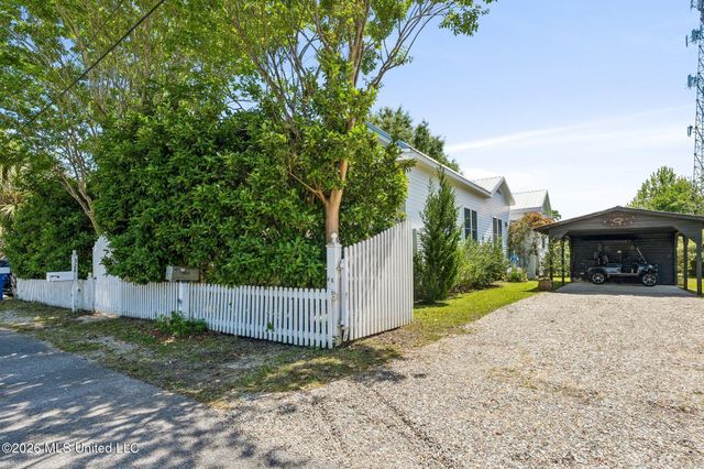 328 Easterbrook Street, Bay Saint Louis, MS 39520