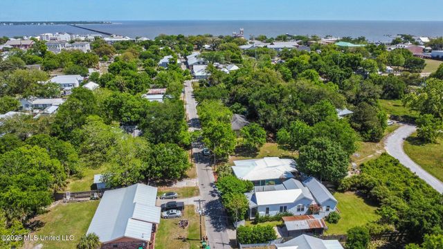 328 Easterbrook Street, Bay Saint Louis, MS 39520