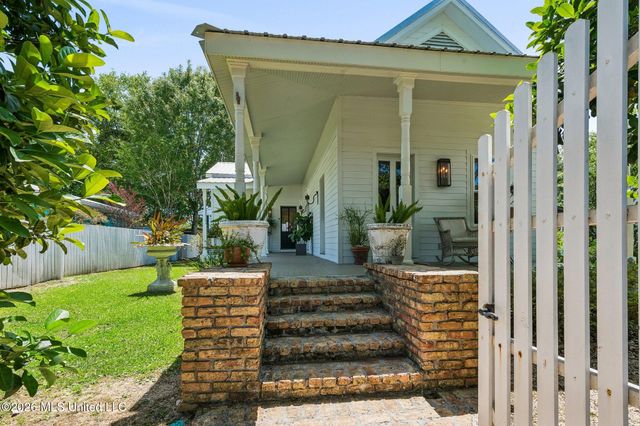 328 Easterbrook Street, Bay Saint Louis, MS 39520
